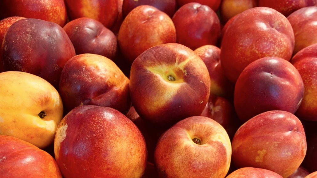 A close up of a nectarine pile