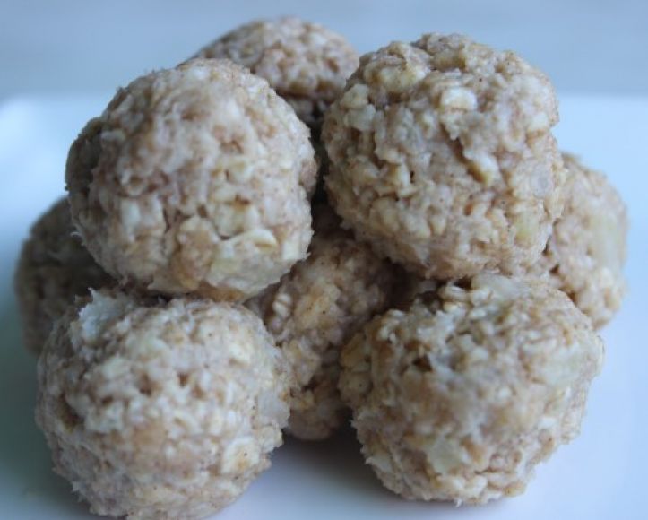 Porridge fruit balls
